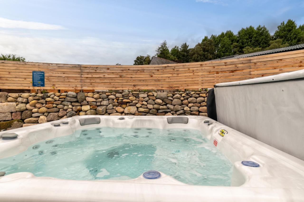 Enchanting Tiny House With Wood Burner And Hot Tub In Cairngorms Ballater Exterior photo